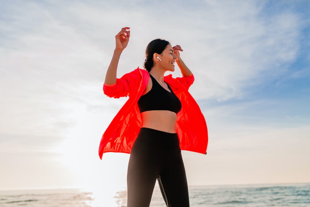 woman doing sports in morning with body sculpting houston