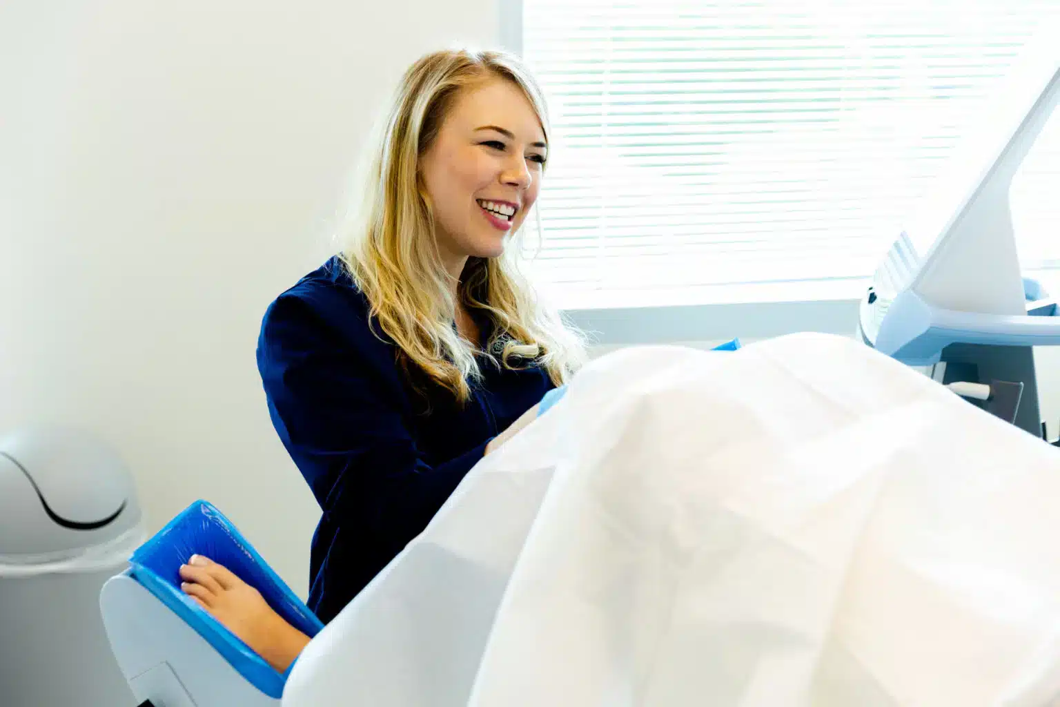 ChristiMD-EMFemme-6995-1536×1024 EMFemme