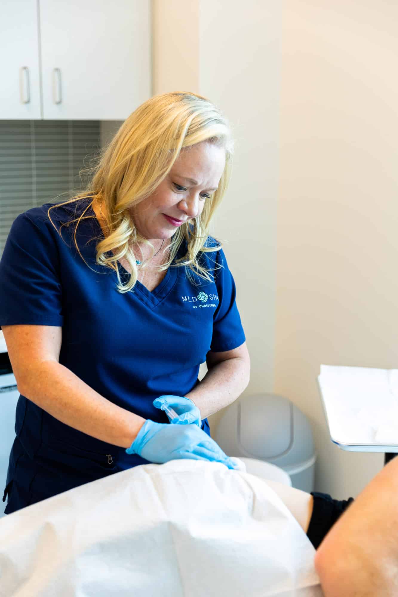 A LifeSculpt by ChristiMD practitioner administers low testosterone treatment in Houston.
